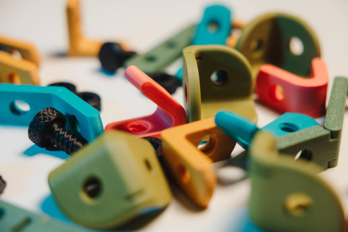 Makkin - The Cardboard Construction Toy