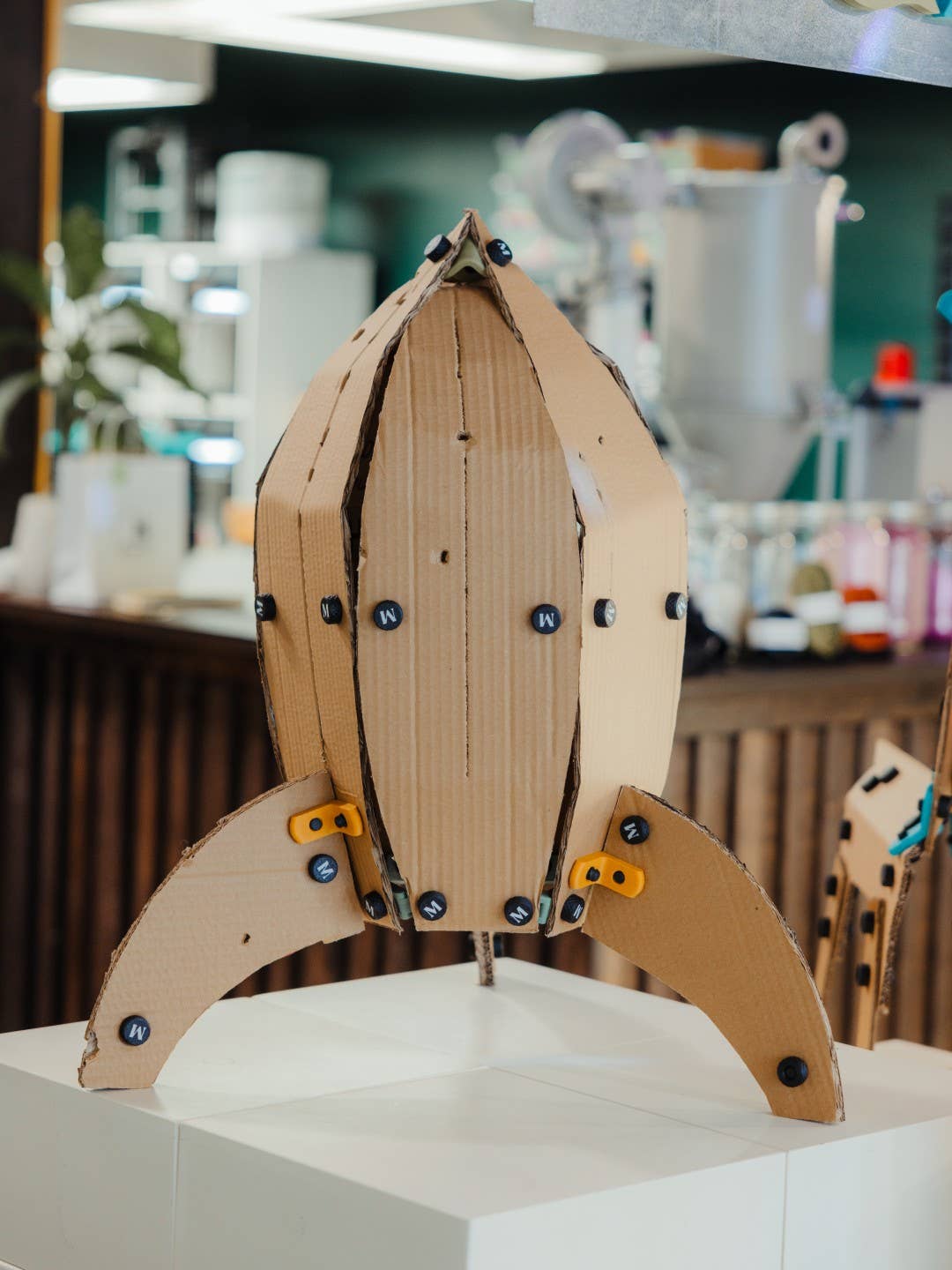 Makkin - The Cardboard Construction Toy