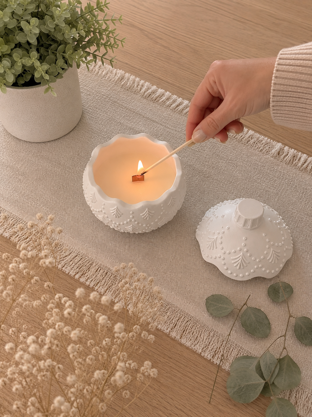 Studio Akiyo - Snowfall Ornament Soy Wax Candle Winterberry | Holiday