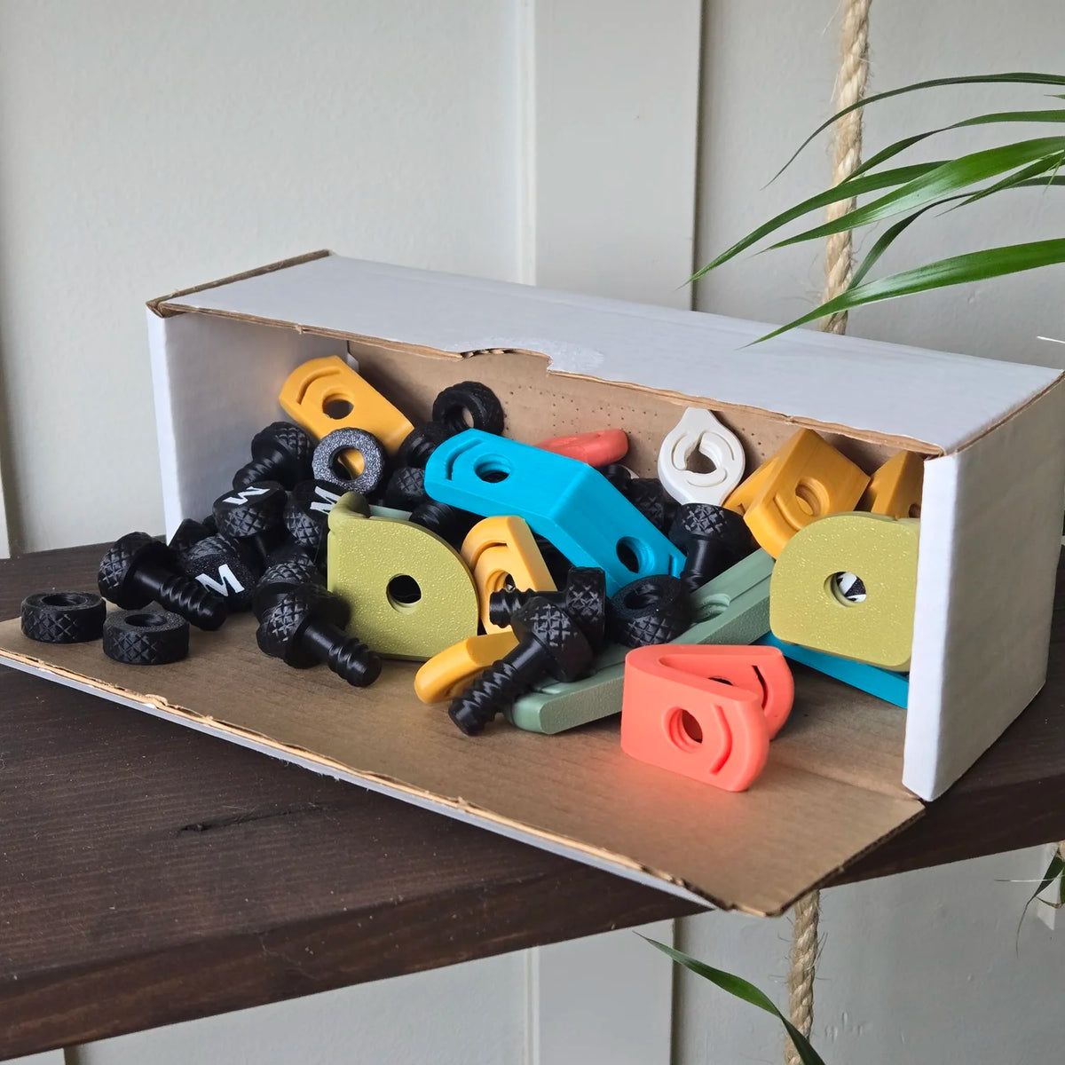 Makkin - The Cardboard Construction Toy
