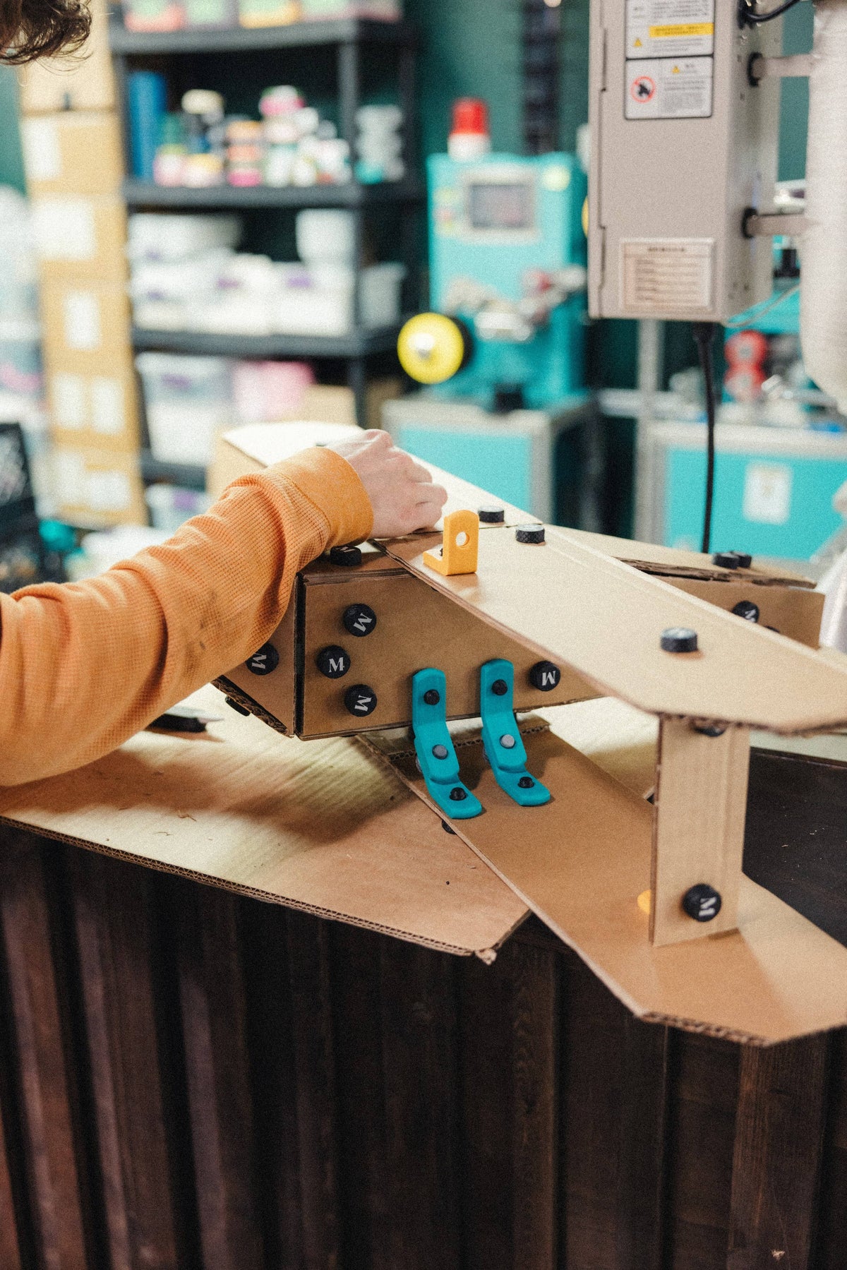 Makkin - The Cardboard Construction Toy