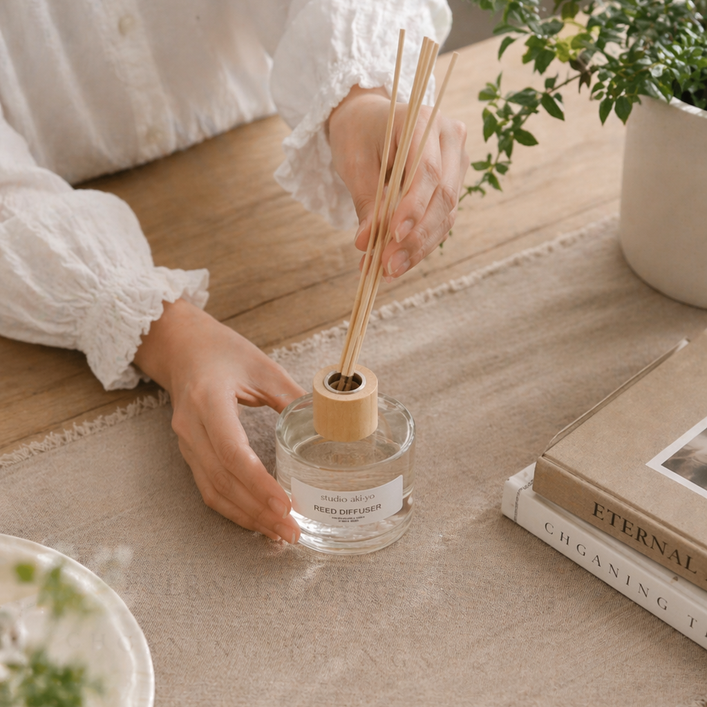 Studio Akiyo - White Fir Peach Reed Diffuser (100 ml) | Woodsy Home Scent