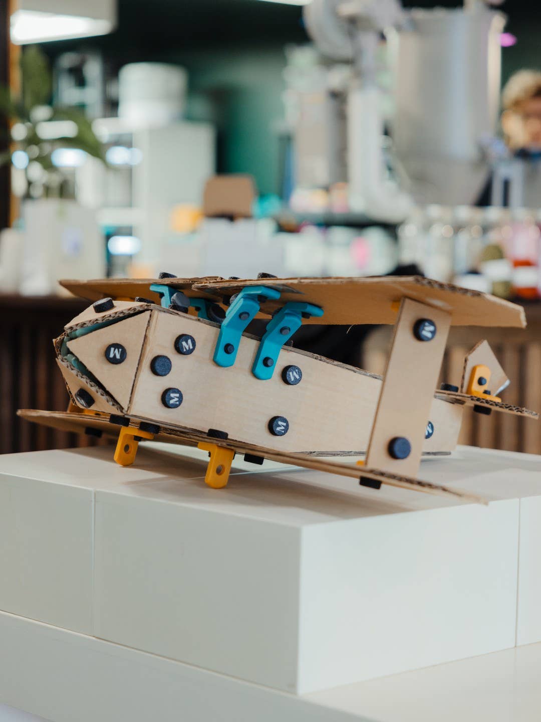 Makkin - The Cardboard Construction Toy