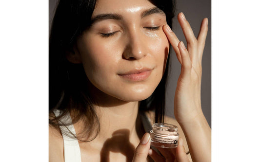 Om Organics - Mini Bilberry + Tucuma Antioxidant Eye Cream