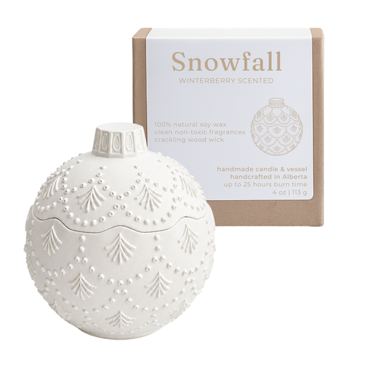 Studio Akiyo - Snowfall Ornament Soy Wax Candle Winterberry | Holiday