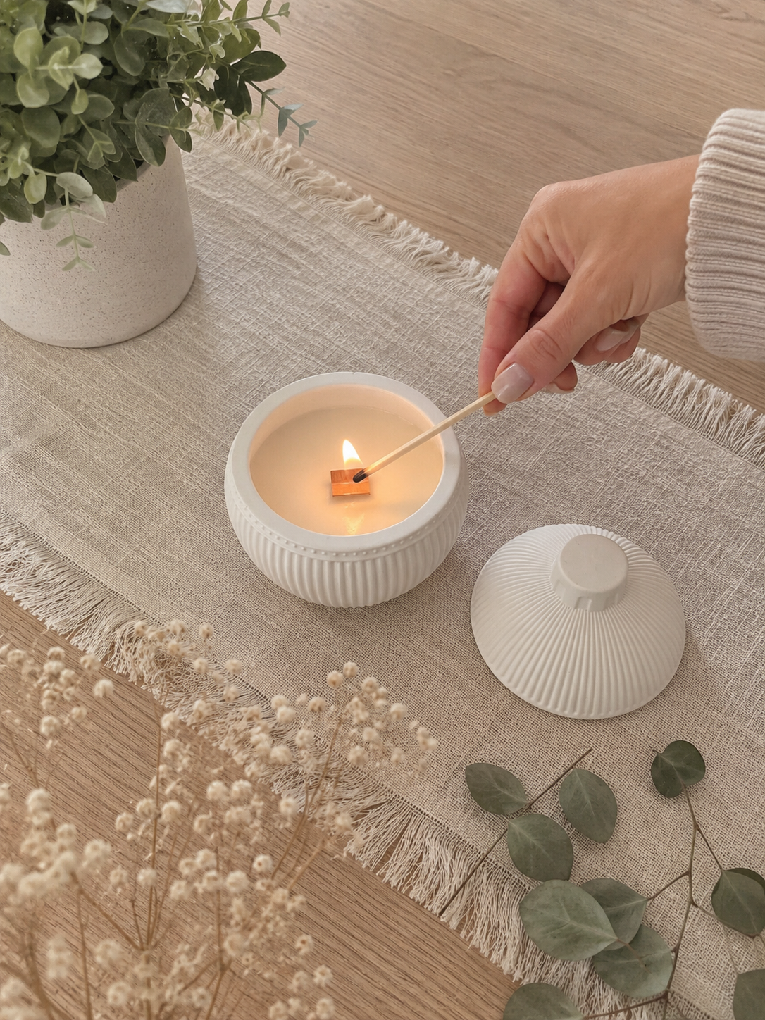 Studio Akiyo - Silent Night Ornament Soy Wax Candle Gingerbread | Holiday